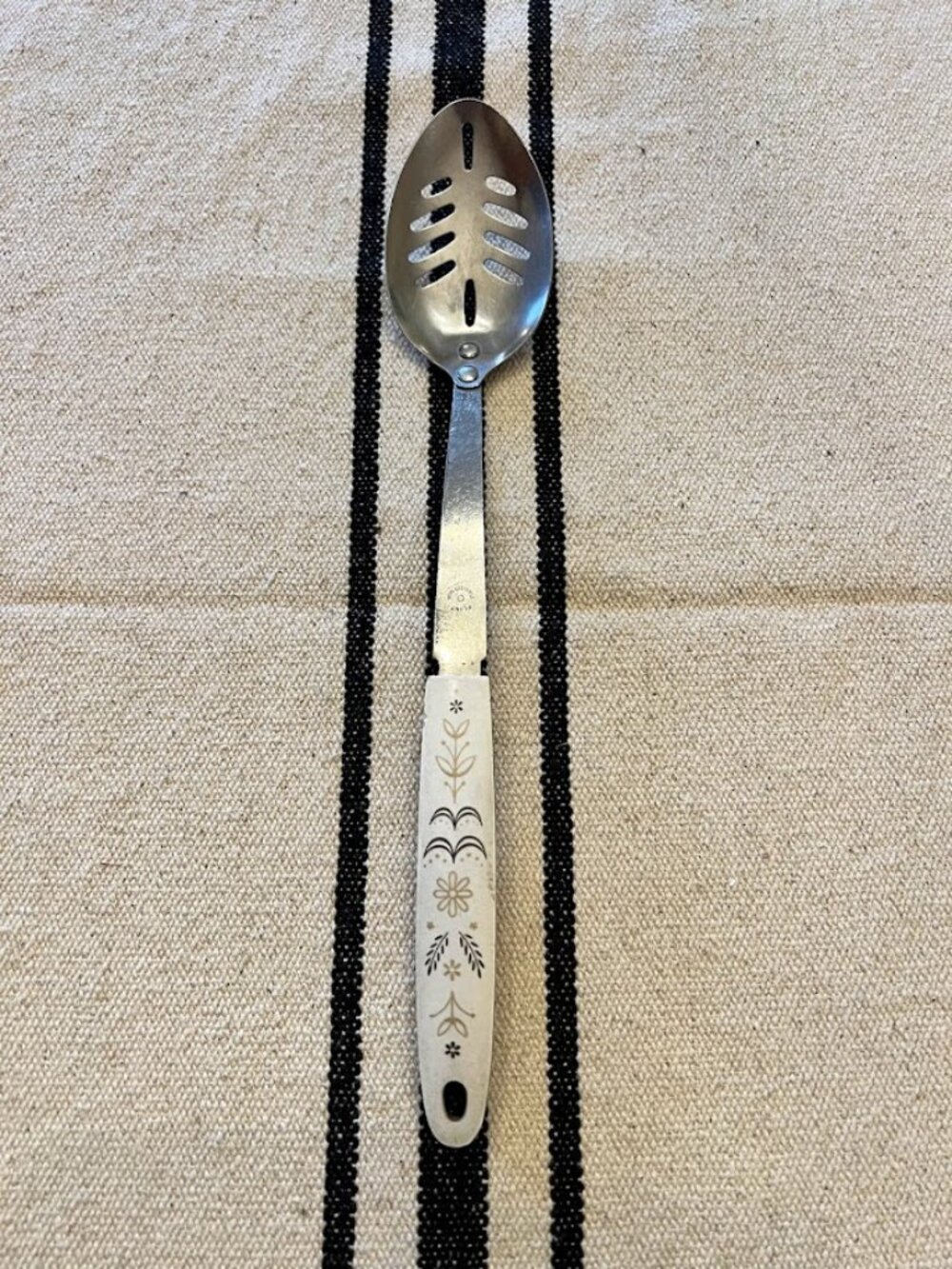 Vintage Flint Arrowhead Harvest Wheat Stainless Steel Slotted Spoon 12”  USA